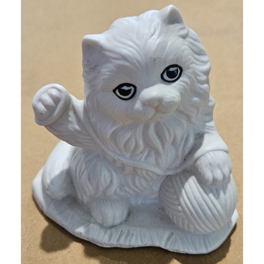 Vintage white bisque ceramic Persian kitten candle holder figurine 70s/80s